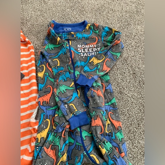 Boys 4T Footed Feetie one piece pajamas - Carters and Children’s place - Picture 4 of 7